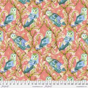 Tula Pink Moon Garden! 🌙🪴💖  Moon Garden is a new fabric collection that  pays tribute to those of us who bloom at night. When the sun goes down most  people move